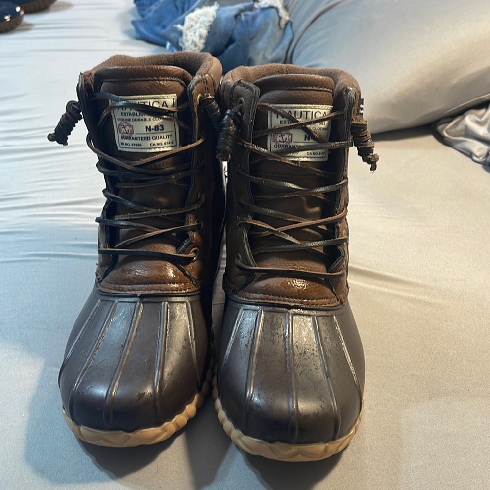Mens size 8 duck boots
